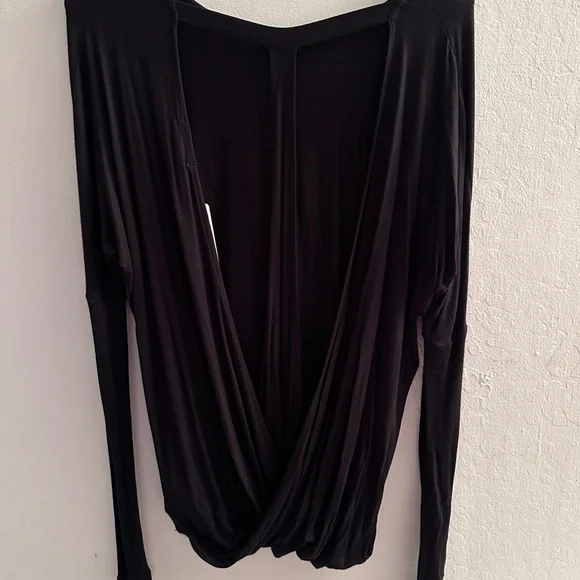Forever 21 Black Long Sleeve Top - Picture 2 of 3